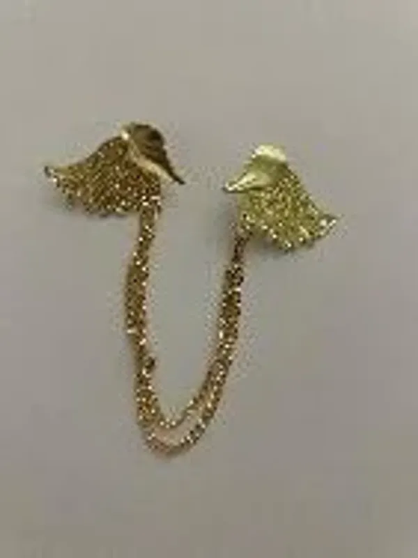 R Brooch Gold