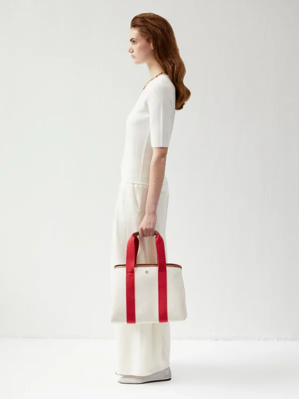 TRAVERSÉE M Canvas Essentials Red