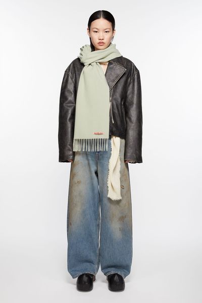 Bilde av FRINGE WOOL SCARF Light Green