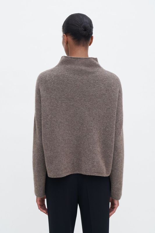 MIKA YAK Funnelneck Dark Taupe