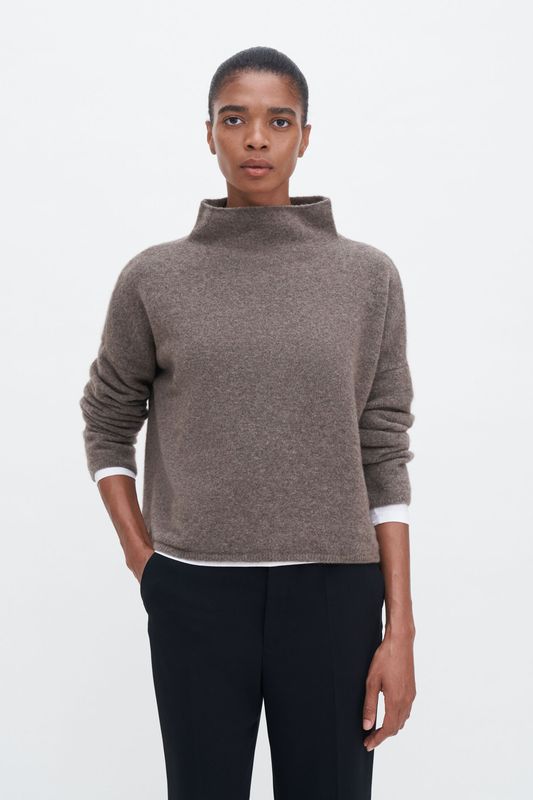 MIKA YAK Funnelneck Dark Taupe